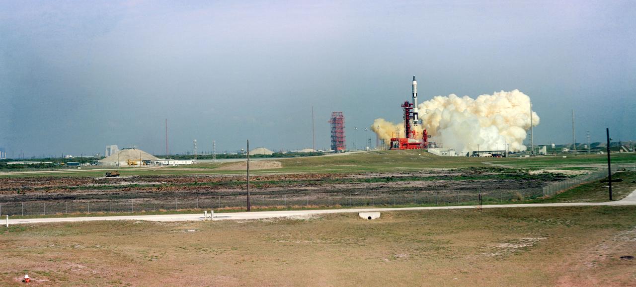 Lançamento do Gemini-Titan 3, o primeiro voo tripulado do programa Gemini, 23 de março de 1965
