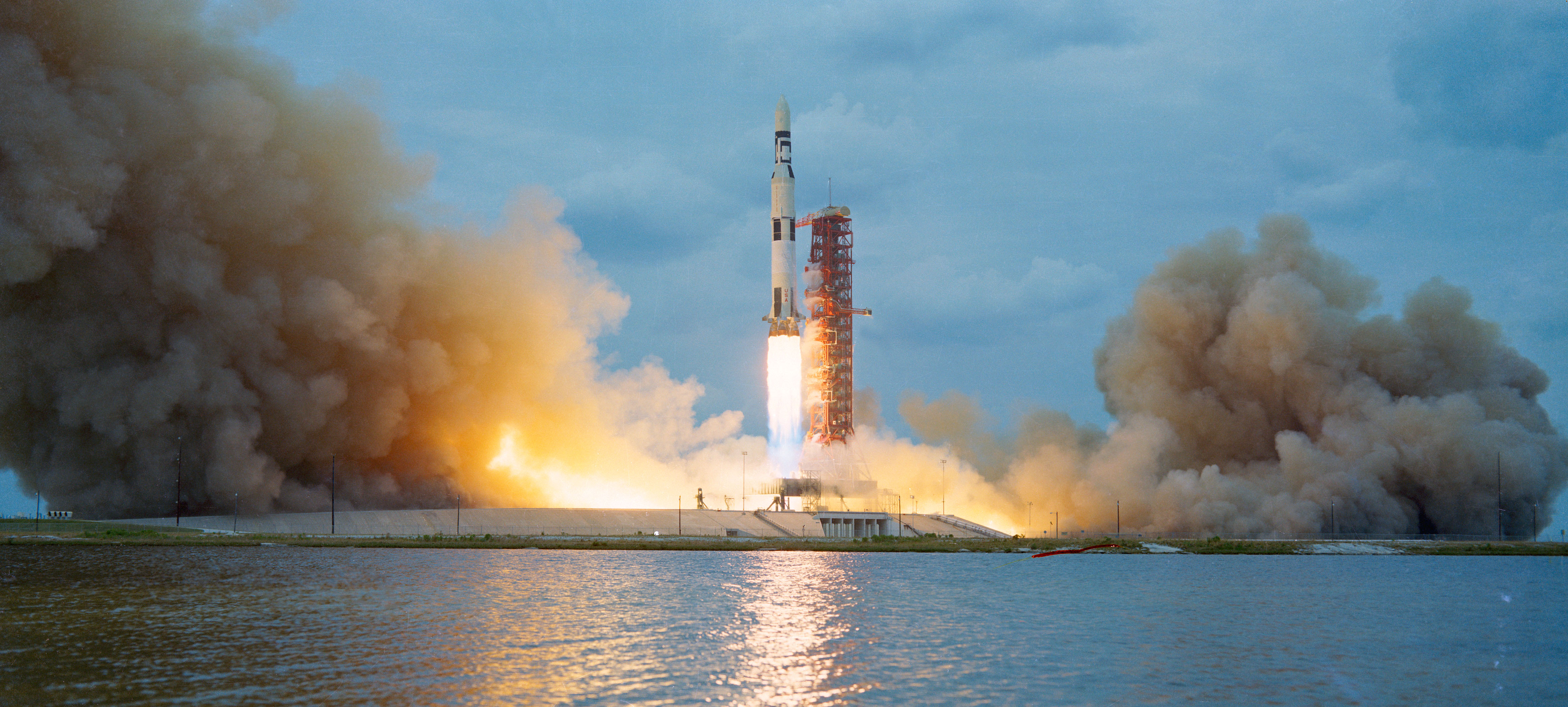 Lanzamiento del vehículo espacial no tripulado Skylab 1 (S73-26912)