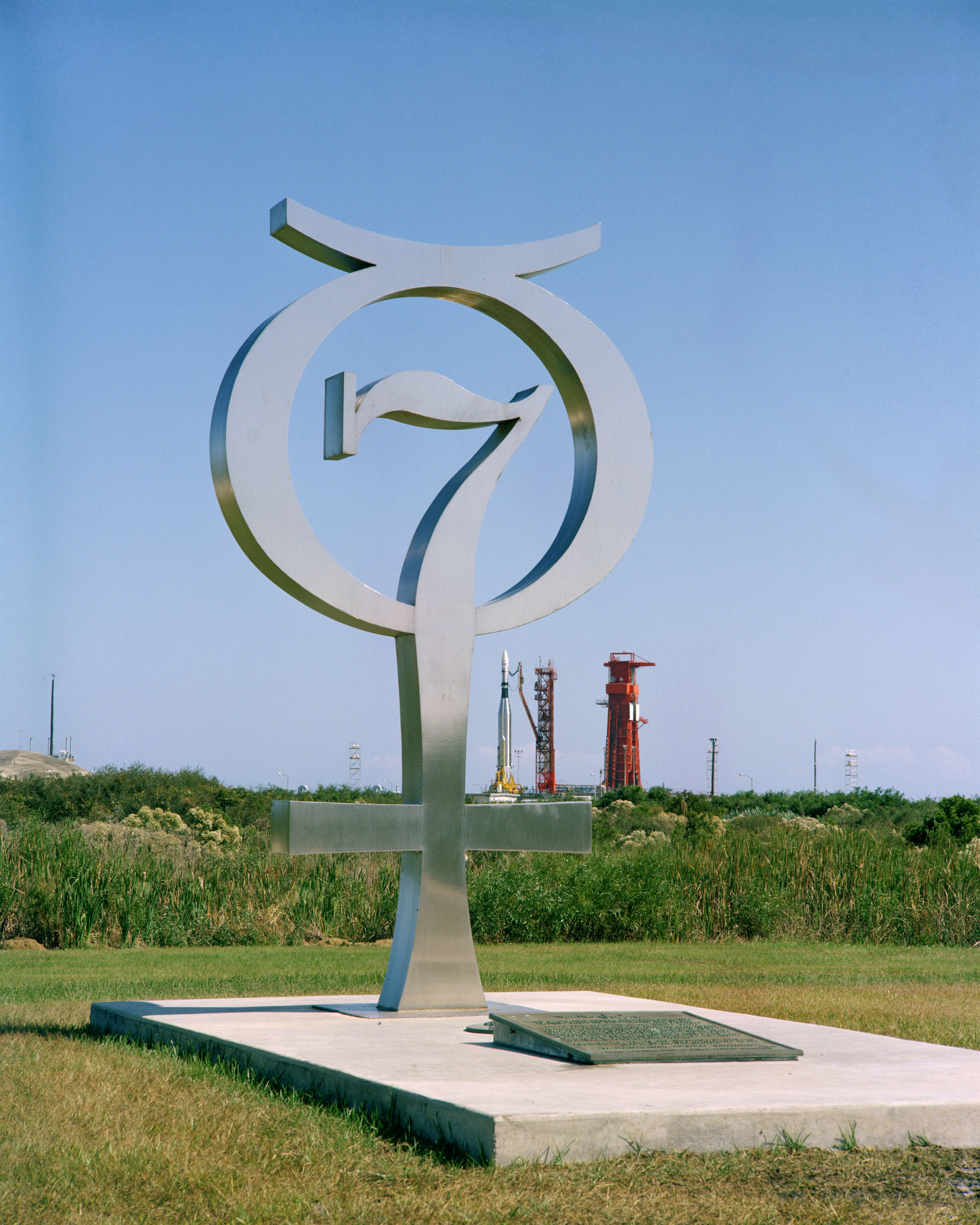 Monumento al Project Mercury en la rampa LC-14 de Cabo Cañaveral (S66-59963)