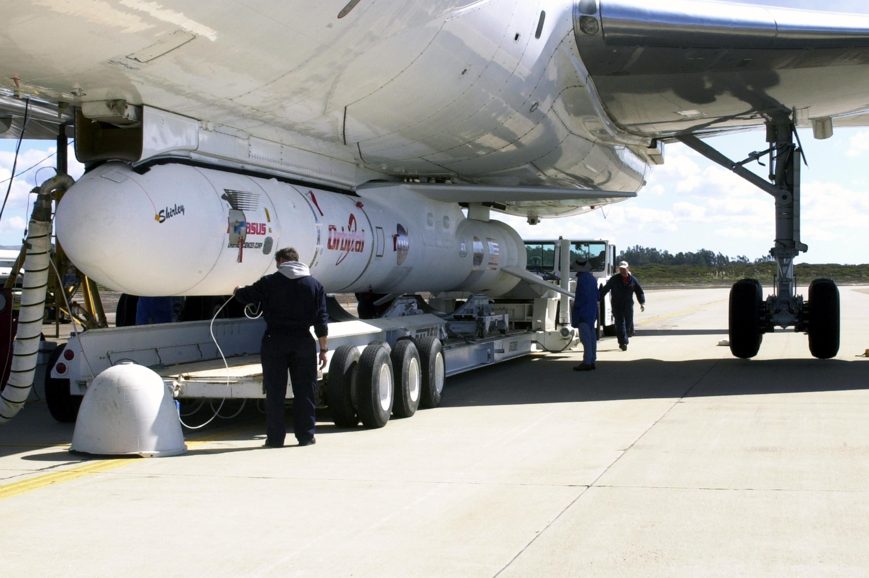 Pegasus XL con DART, Vandenberg AFB — 04pd2233