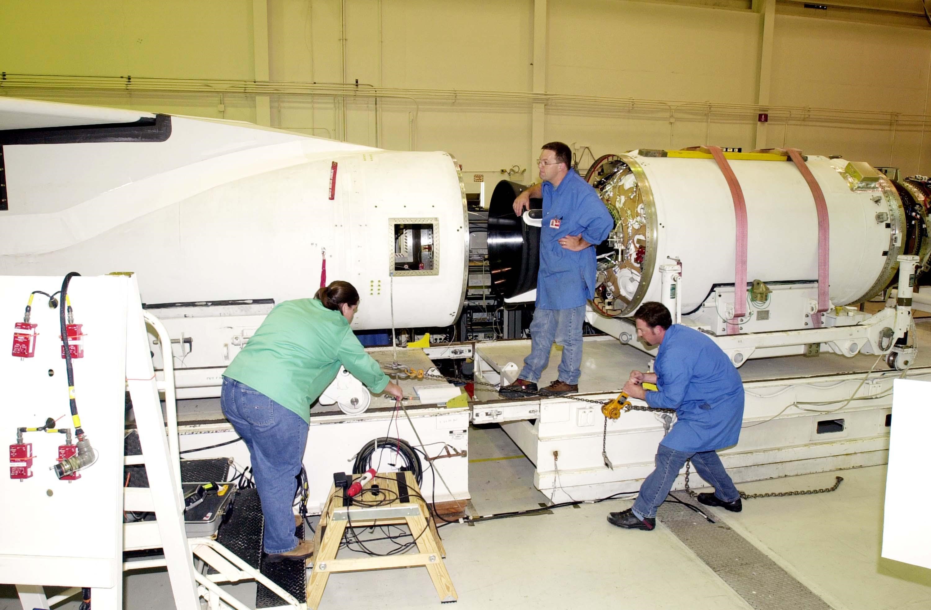 Pegasus XL con DART, Vandenberg AFB — KSC-04pd1822