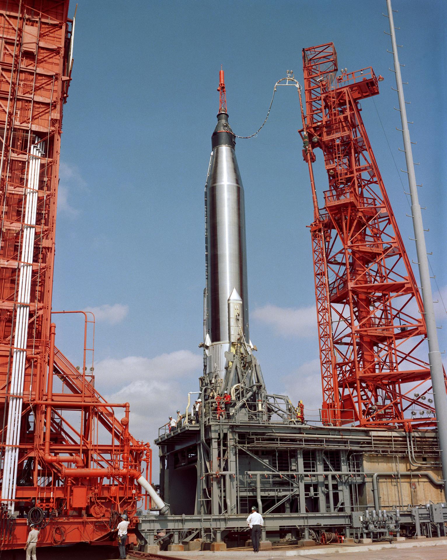 Preparativi per il lancio del Mercury-Atlas 9