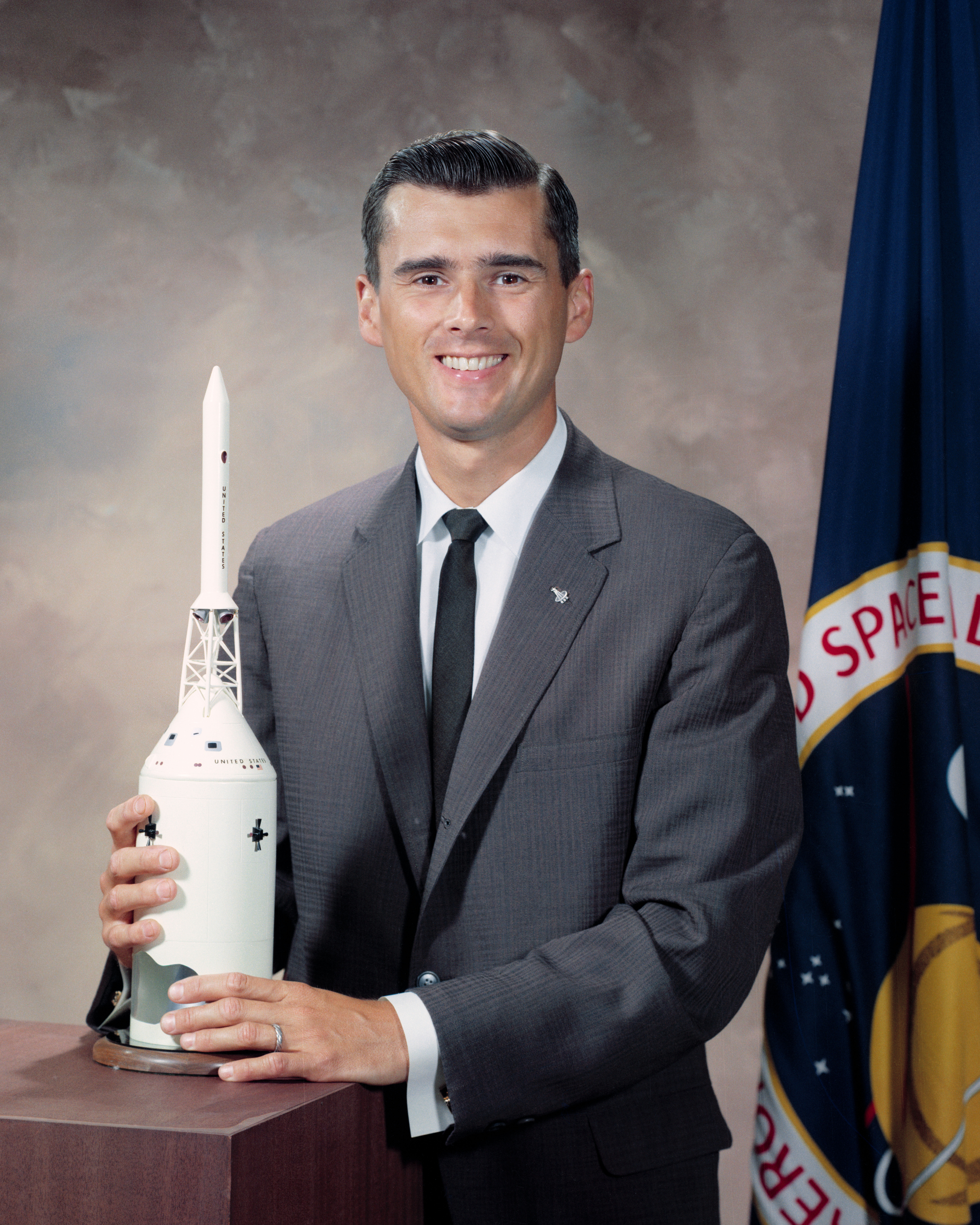 Retrato del astronauta Roger B. Chaffee