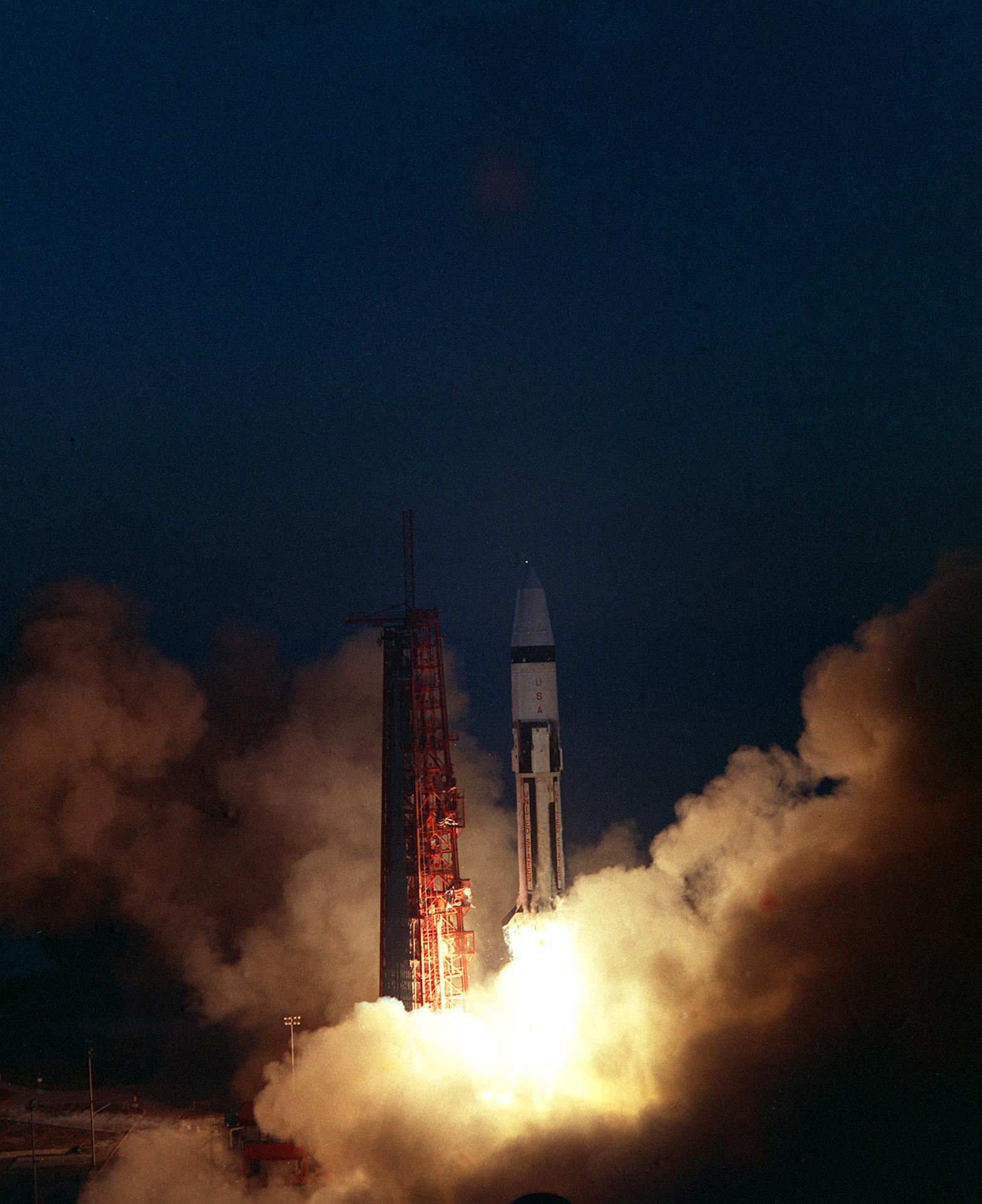 Le Saturn IB SA-204 décolle avec la mission Apollo 5 sans équipage, 22 janvier 1968