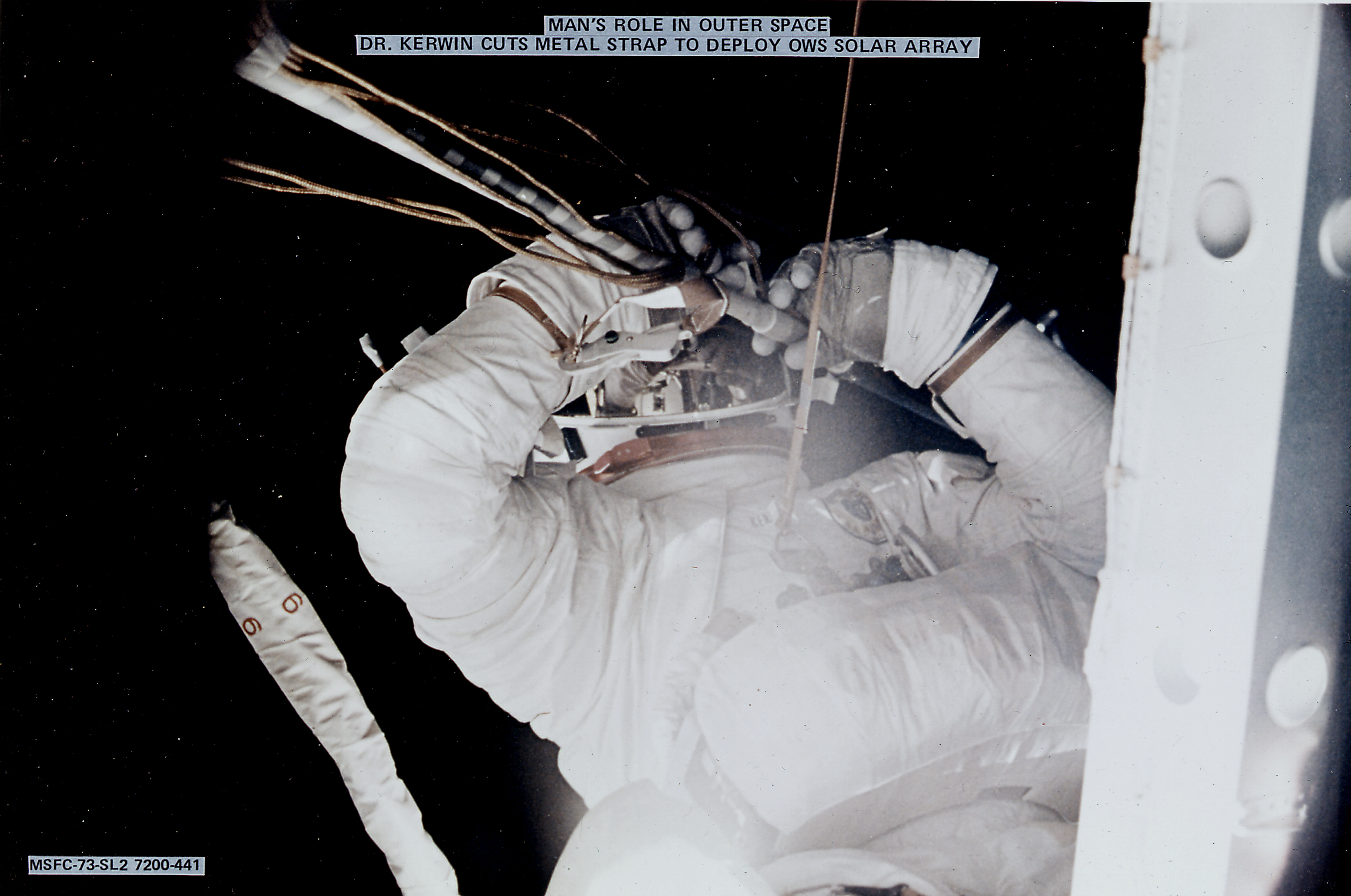 Saturno V (SA-513) despegando con el taller orbital Skylab 1 (vista 3)