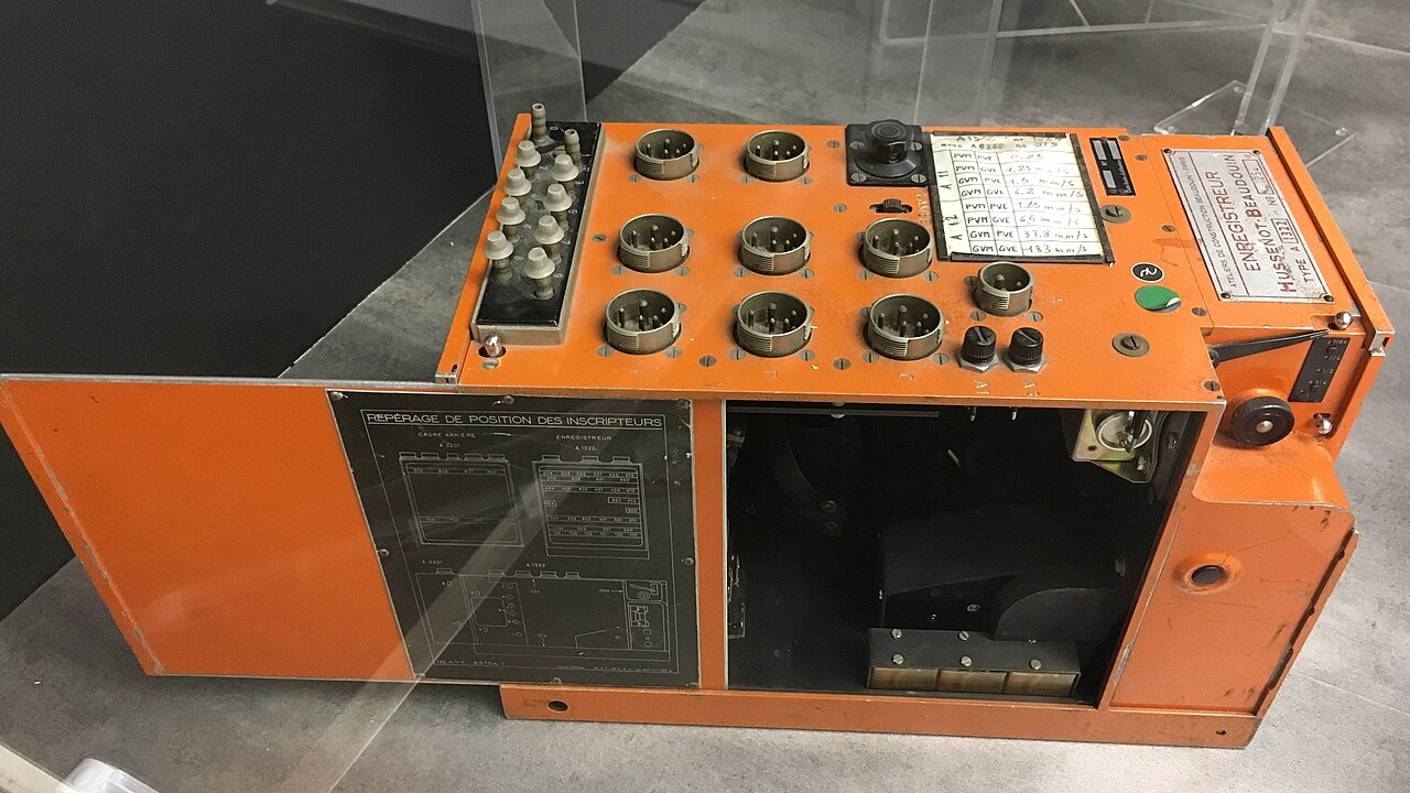 Historic Hussenot-Baudouin flight data recorder on museum display.