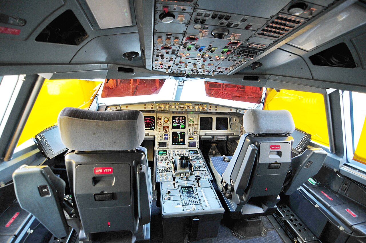 Flight deck of an Airbus A330-200 showing the flight instruments.