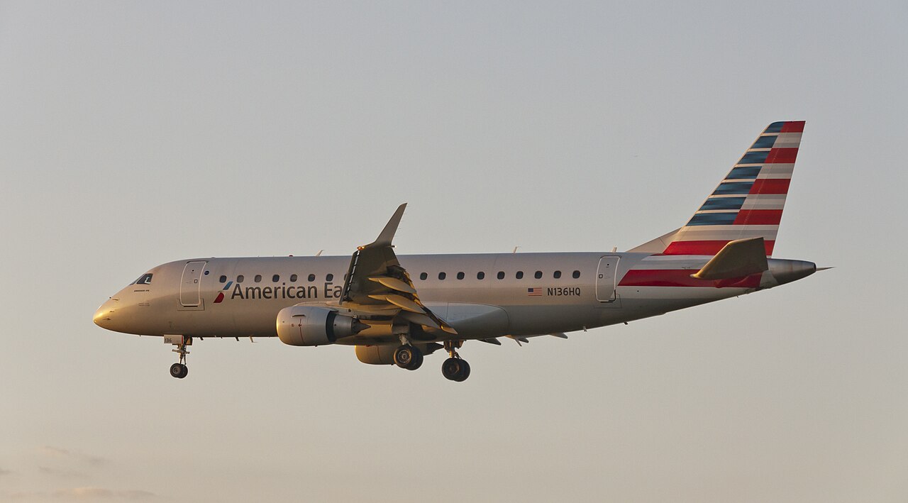 American Eagle Embraer 175 on approach to Columbus airport.