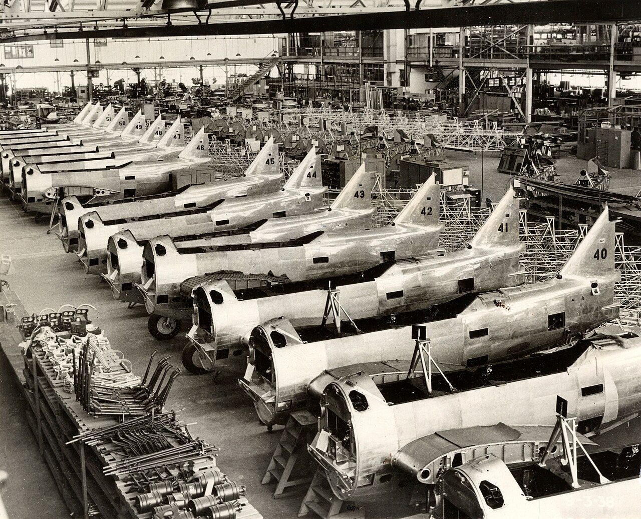 Assembly hall of a large American aircraft factory in the late 1930s.