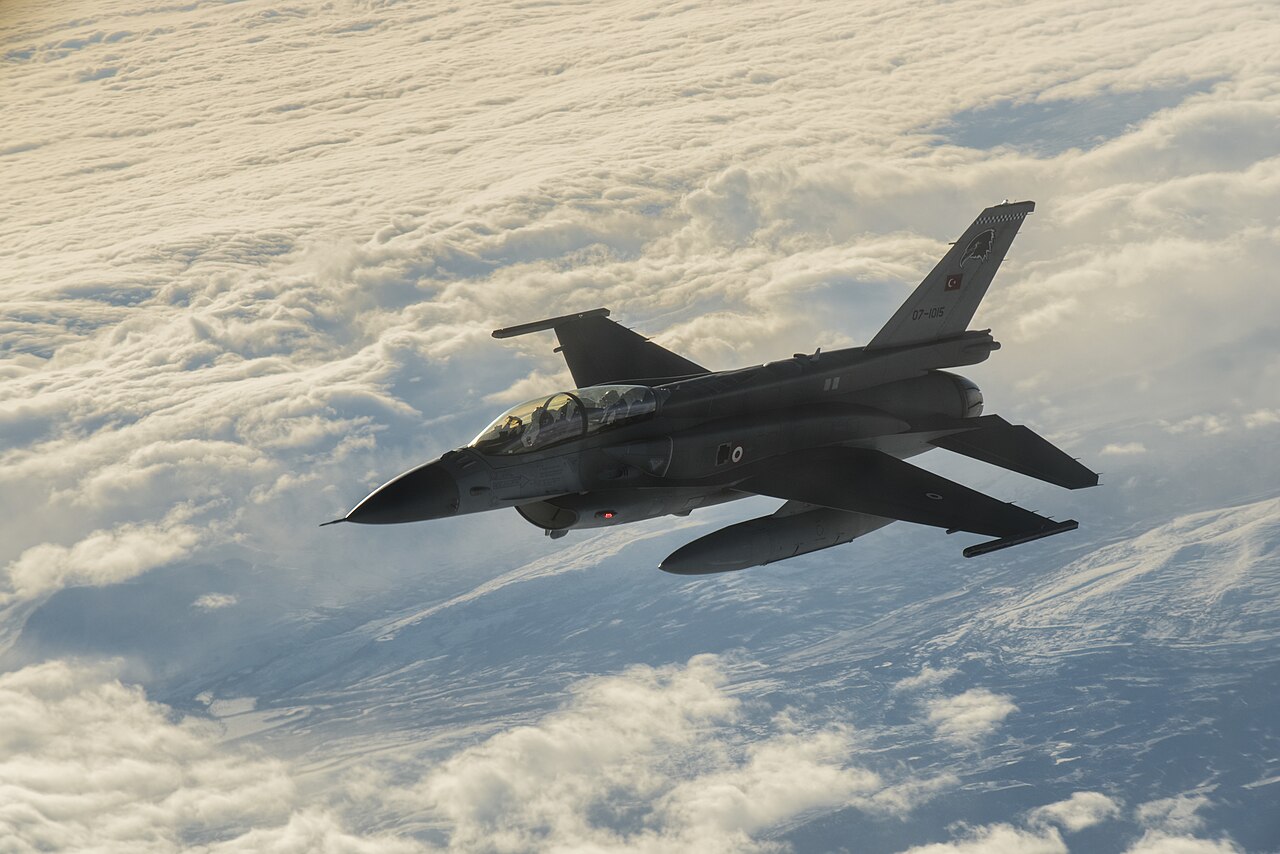 An F-16 Fighting Falcon fighter breaks away in flight after refuelling from a tanker.