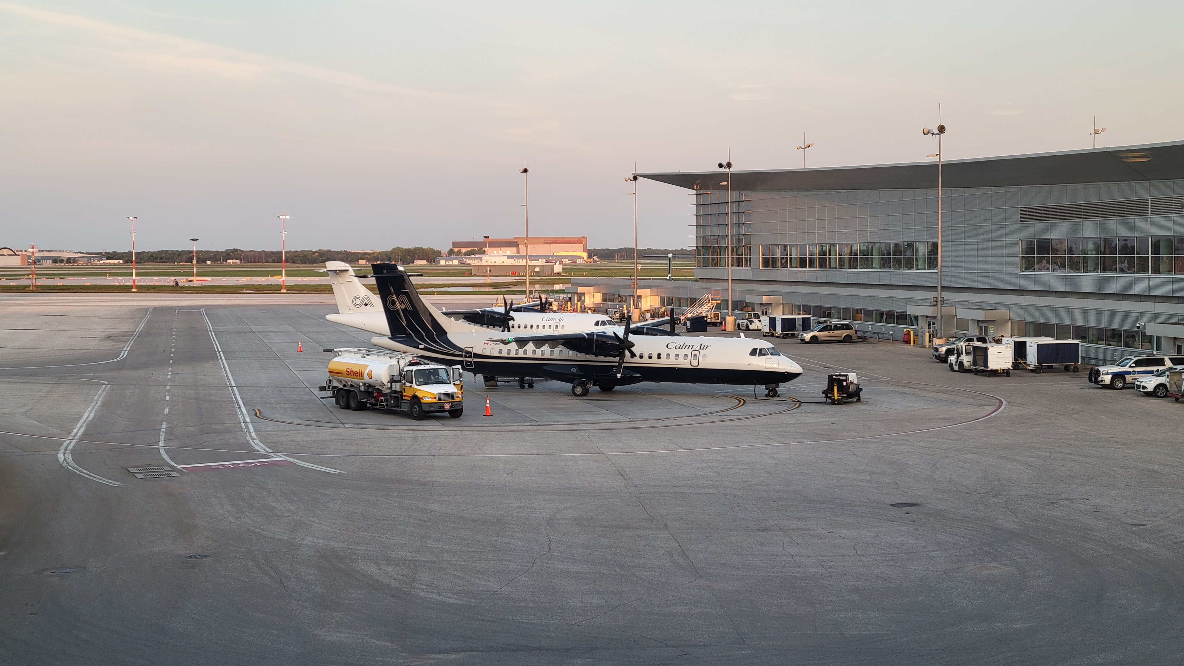 Avión ATR-72 de Calm Air en el aeropuerto de Winnipeg, agosto de 2025